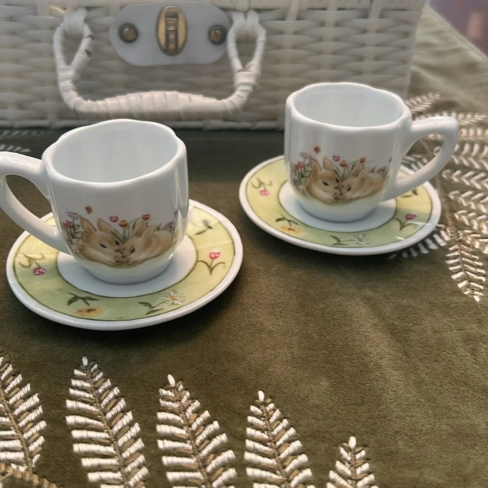 Vintage, MCM.  children’s five and over, porcelain tea set, with basket. - Picture 6 of 13